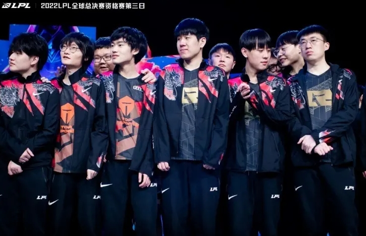 新看到了她 新看到了她